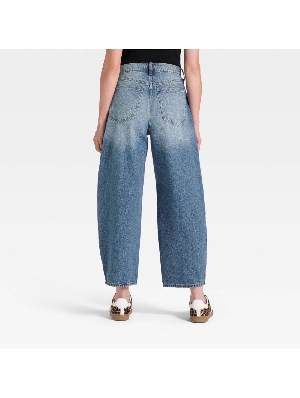 UNIVERSAL THREAD High Rise Easy Barrel Leg Denim Jeans Light Wash Size 10 - Picture 2 of 13